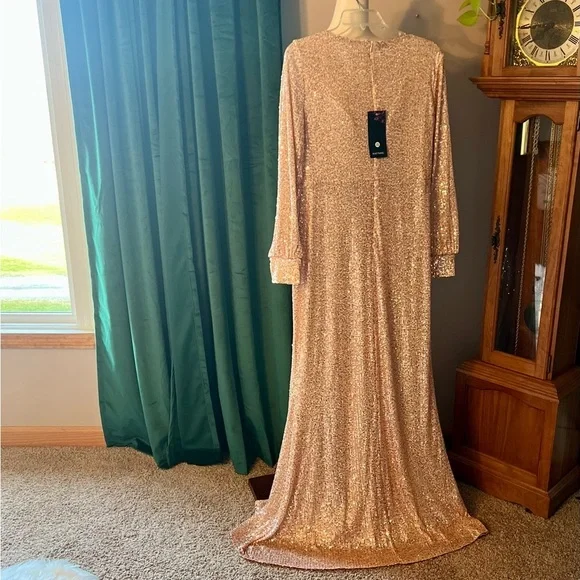 Stunning Mermaid Rose Gold Sequined Dress with Sleeves and Slit - Picture 10 of 16